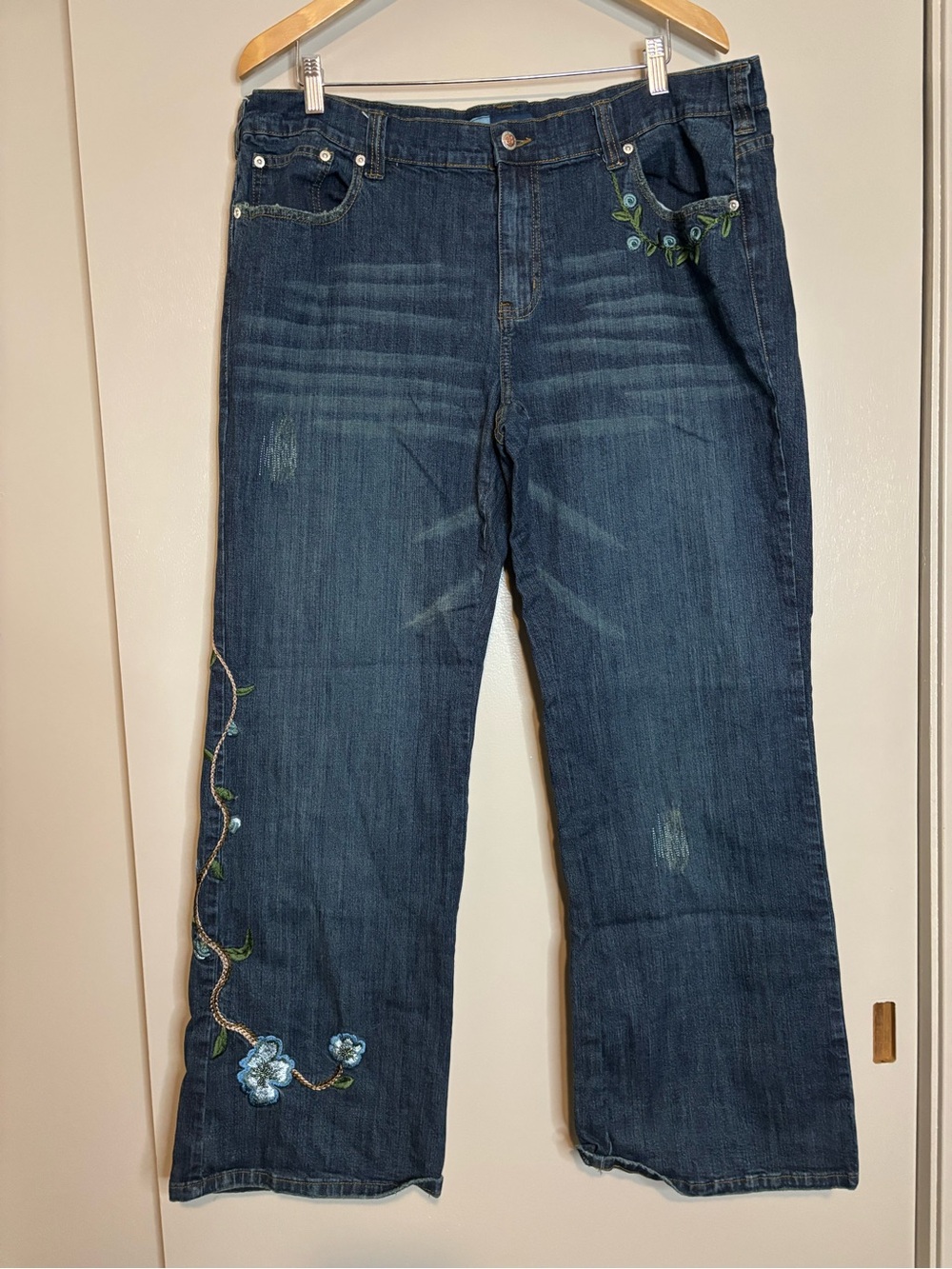 Avenue Dark Blue Jeans with Floral Embroidery size 18
